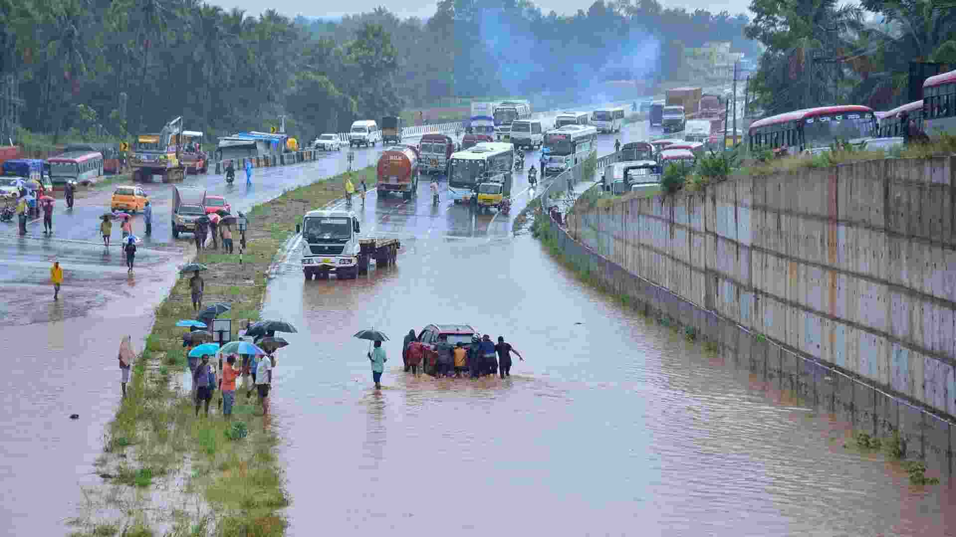 Bengaluru: City Turns Into Waterlogged Maze, Leaving Commuters Stranded For 3+ Hours