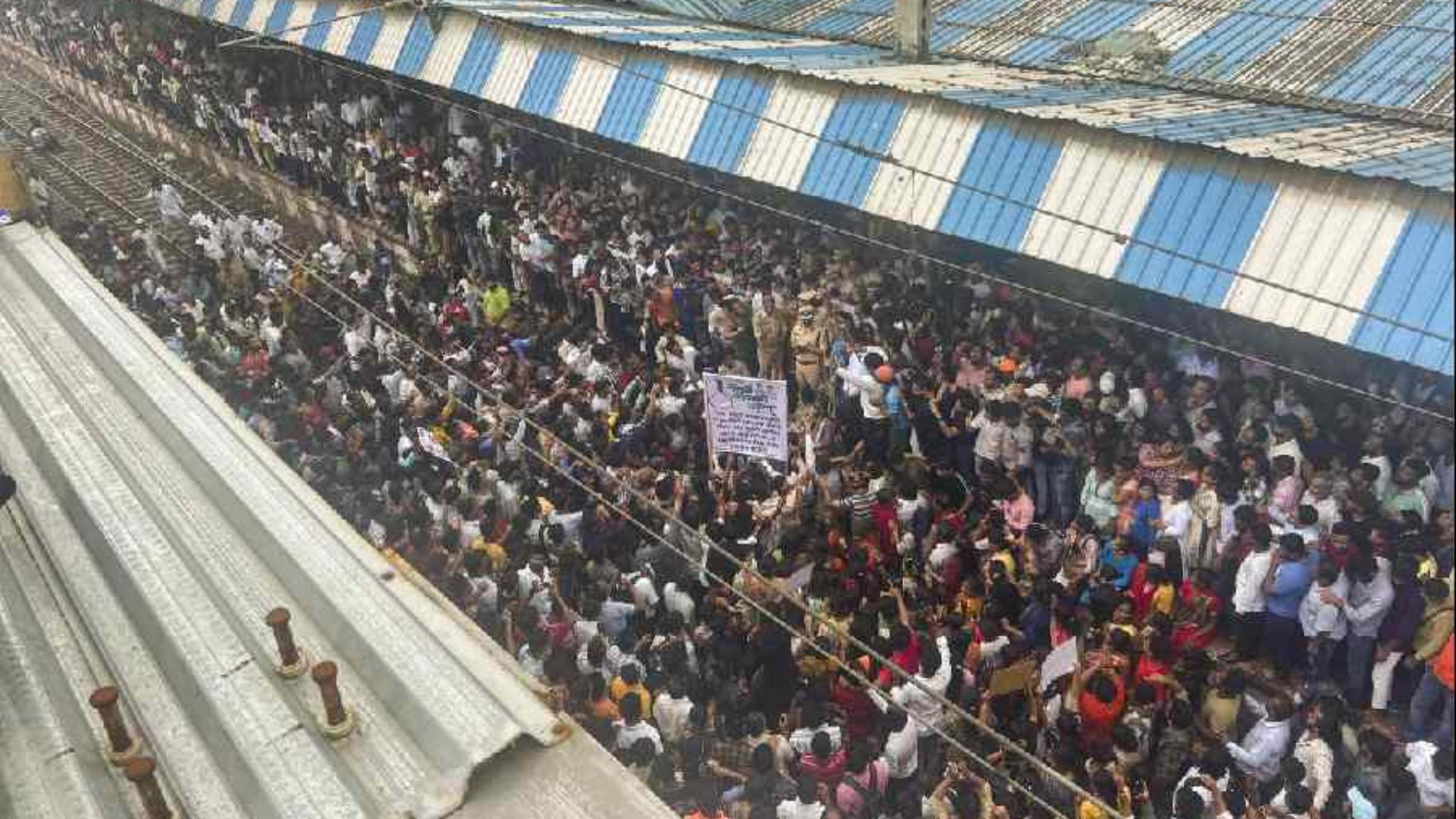 Internet Restored, Rail Services Resume After Violent Protests in Badlapur Over Sexual Assault of Kindergarten Girls