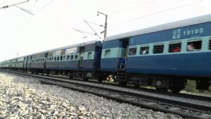 Dhanbad-bound Kisan Express Splits in Two Near Bijnor, Disrupting Travel for 1,600 Passengers