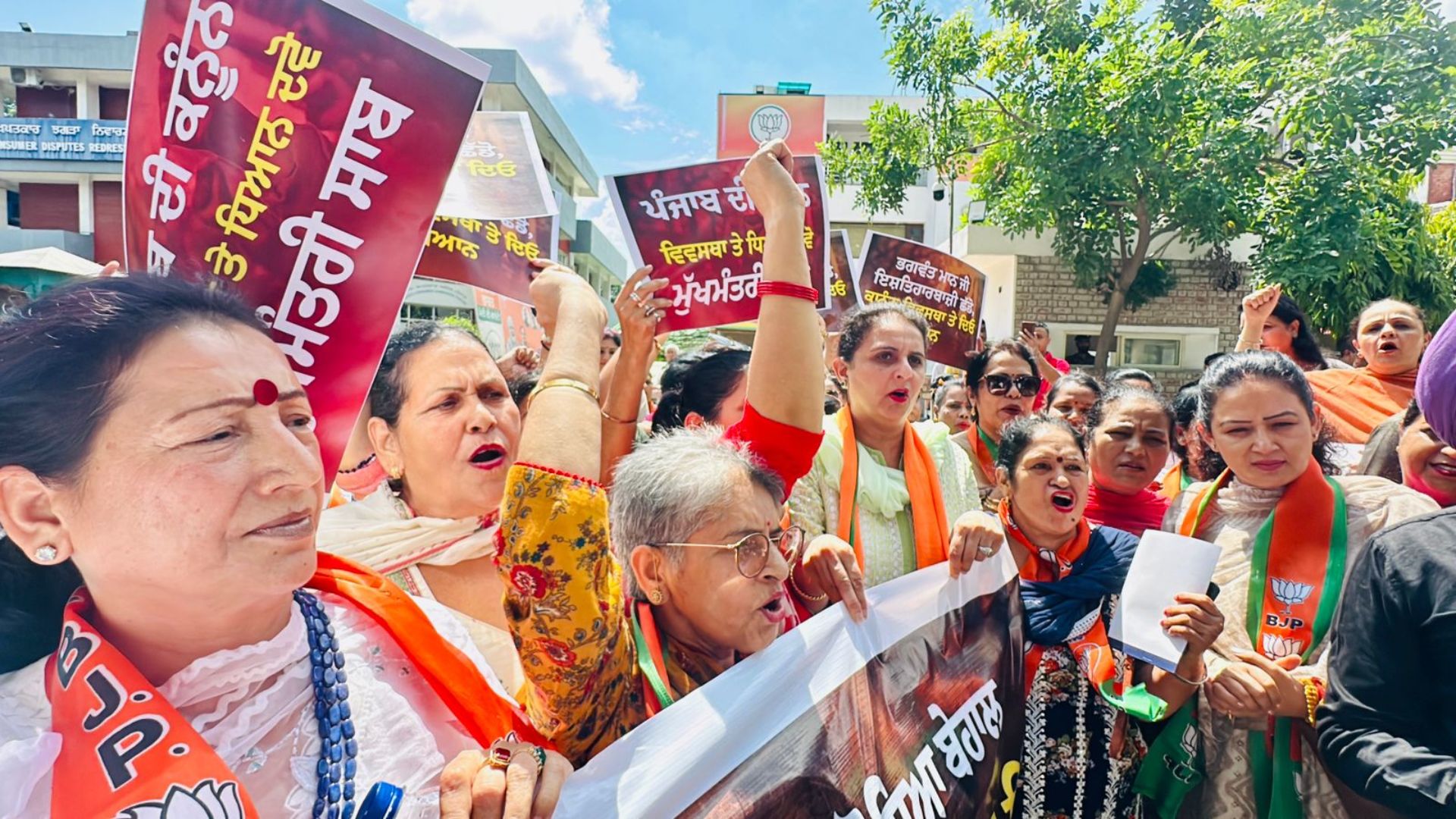 Jai Inder Kaur Leads Protest Against Punjab Government Over Deteriorating Law and Order