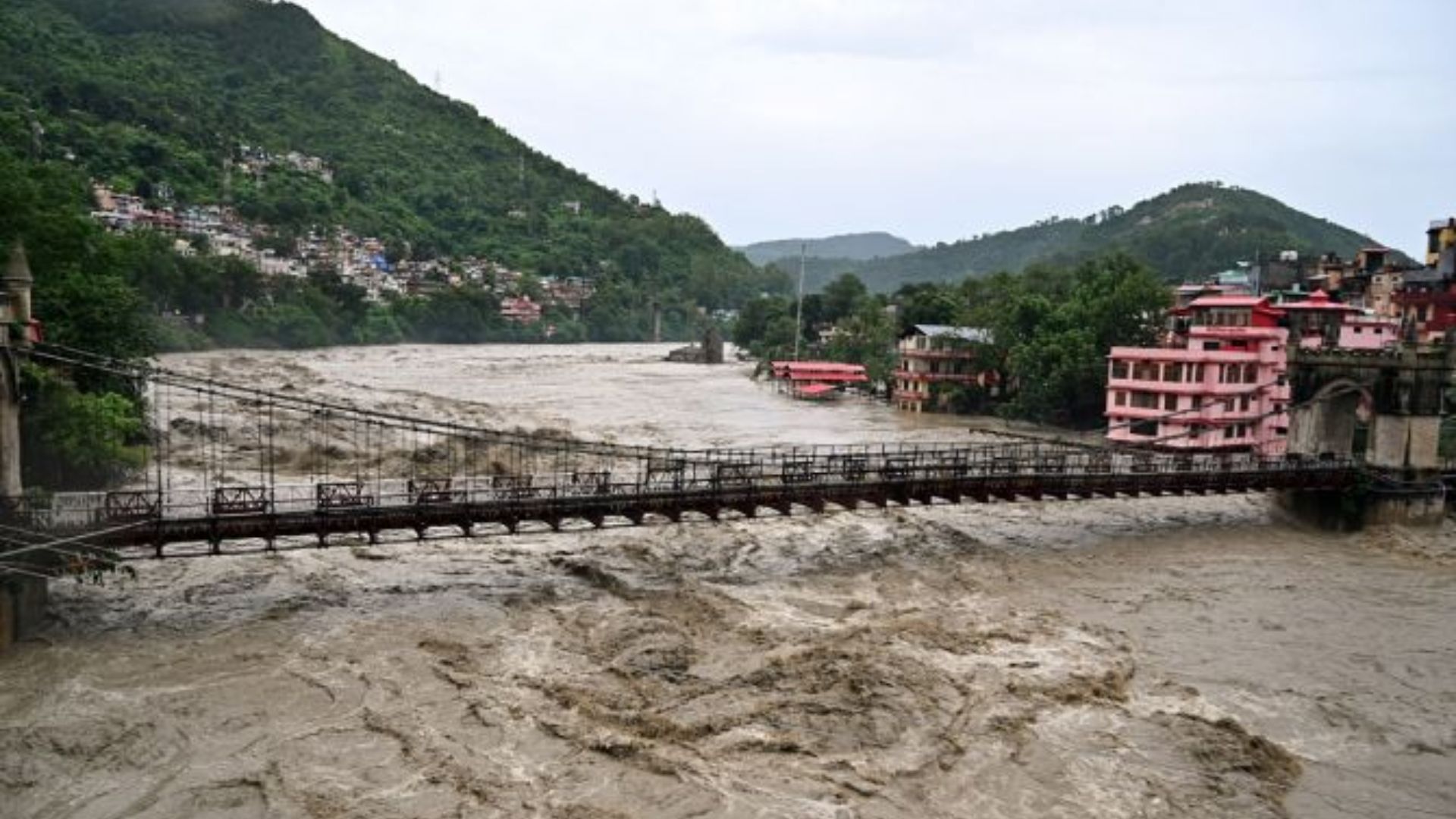 IMD Warns of Flash Flood Risk in Gujarat, Rajasthan, Madhya Pradesh Due to Deep Depression