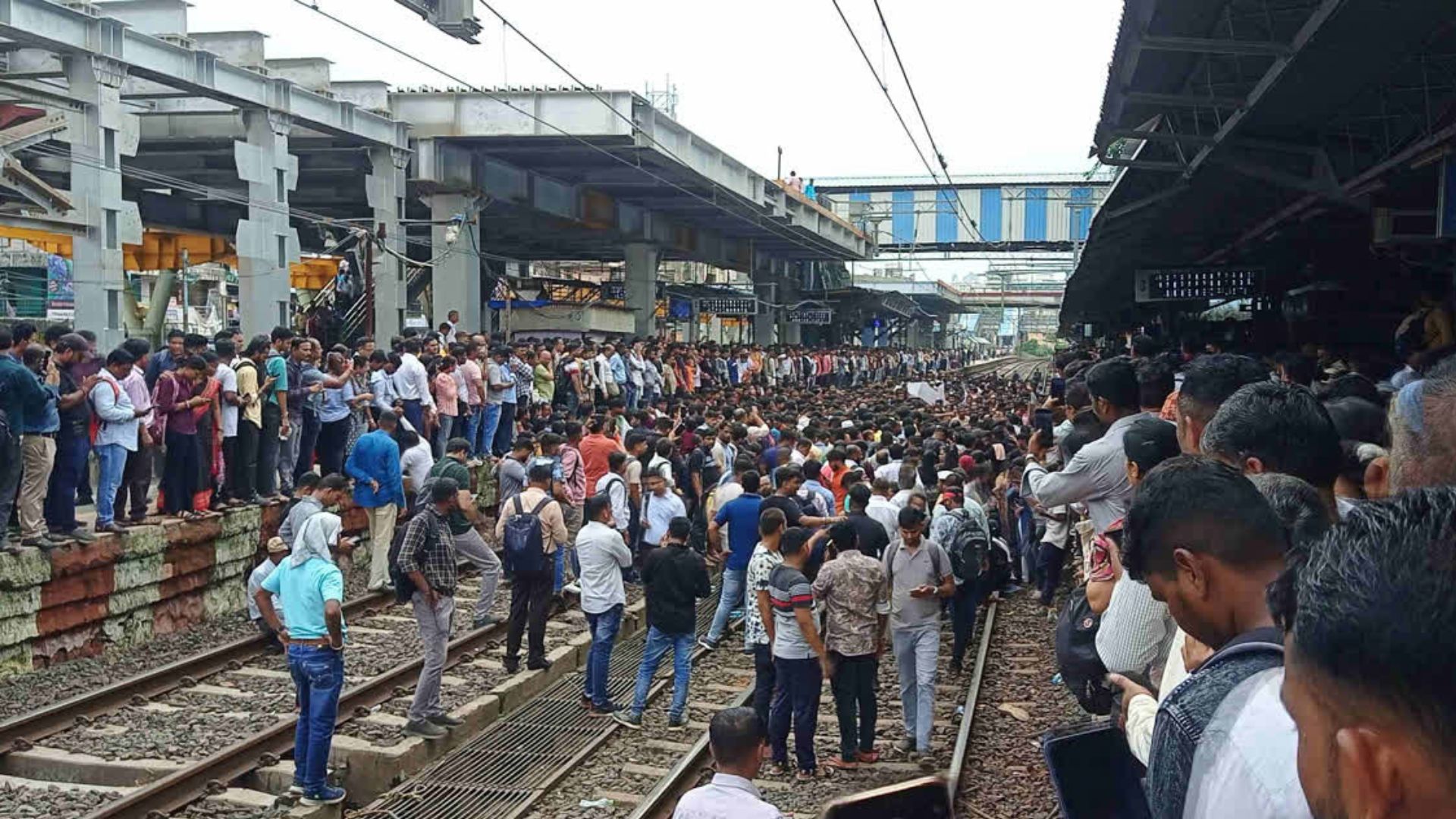 Badlapur Sexual Abuse: CM Orders Strict Action as Protests Disrupt Local Trains