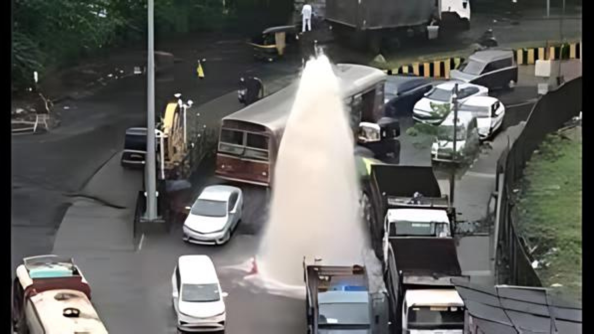 Watch: Mumbai 'Water Fountain' Social Media Reacts 'Abhi Hrithik Roshan Niklega’