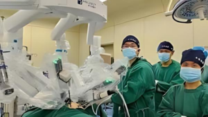 Watch: Chinese Doctor Performs Lung Tumor Surgery 5,000 km Away