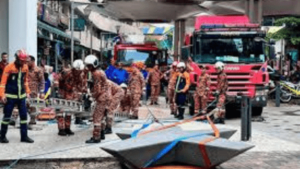 Malaysia: Indian Women Disappears Into 8 Meter Deep Sinkhole In Kuala Lumpur