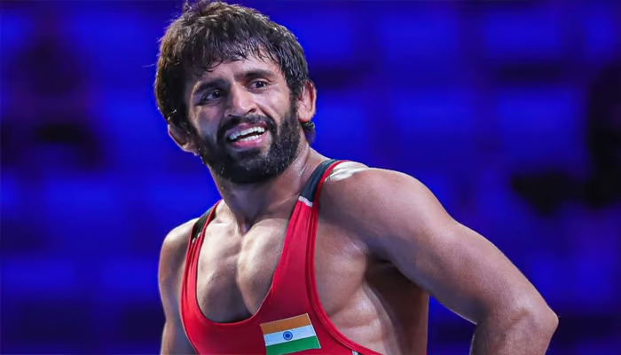 Bajrang Punia Extends His Support for Vinesh Phogat, Says 