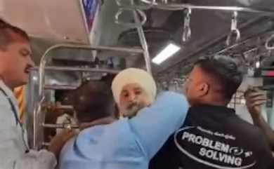 Ticketless Passenger Attacks Ticket Inspector In Mumbai Local Train