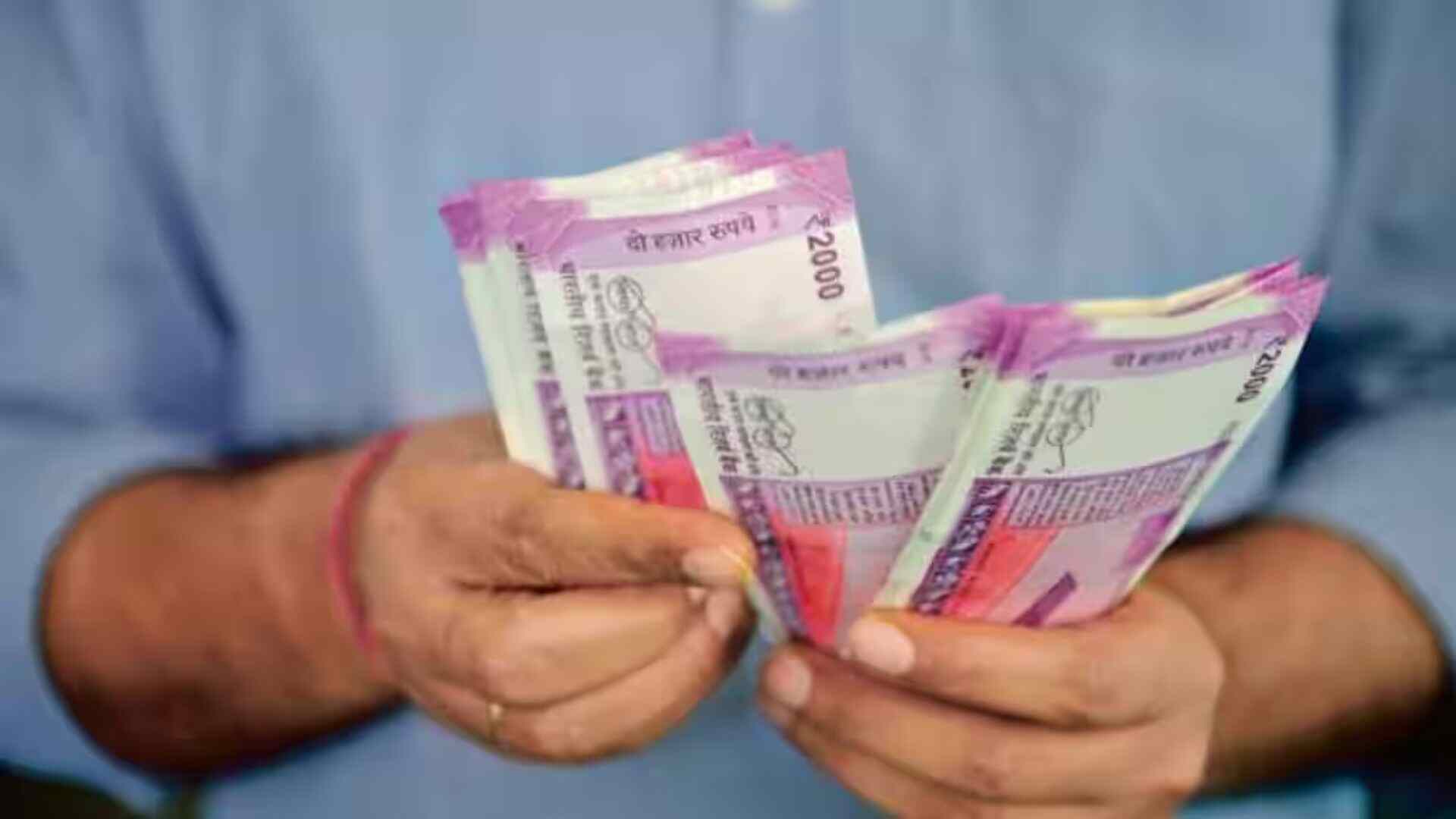 Central Govt Employees May Receive 3-4% DA Hike As Per 7th Pay Commission | Details