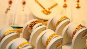 Gold Rates Decline Slightly in Delhi Ahead of Festive Season