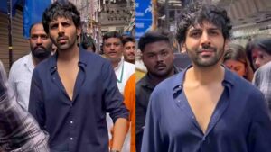 Kartik Aaryan Visits Lalbaugcha Raja Barefoot For Ganesh Chaturthi | Watch