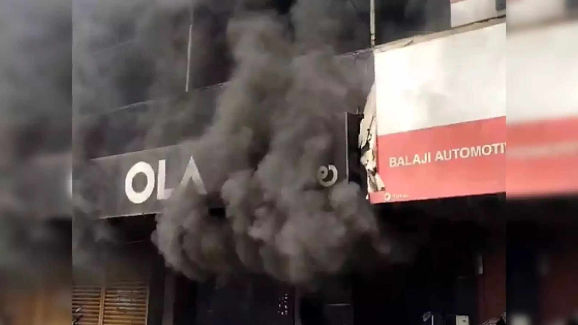 Angry Ola Electric Customer Torches Karnataka Showroom Over New Bike Service Issues | Watch