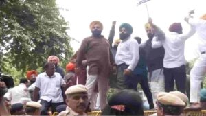 Sikh Leaders Protest Outside Rahul Gandhi’s Home, Demand Apology for US Remarks