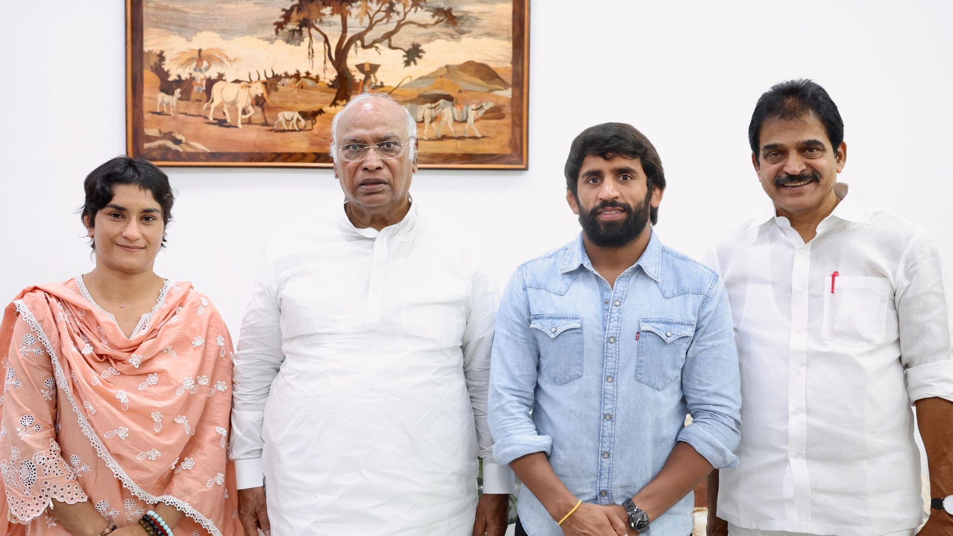 Vinesh Phogat and Bajrang Punia at President Mallikarjun residence