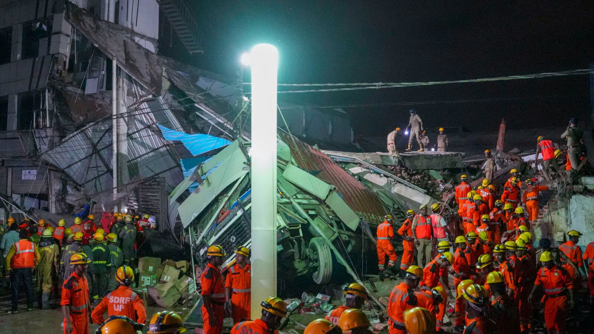 PM Modi Announces ₹2 Lakh Ex-Gratia for Families of Deceased in Lucknow Building Collapse, Orders Relief Efforts