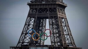 Paris Mayor Proposes Keeping Olympic Rings on Eiffel Tower Until 2028