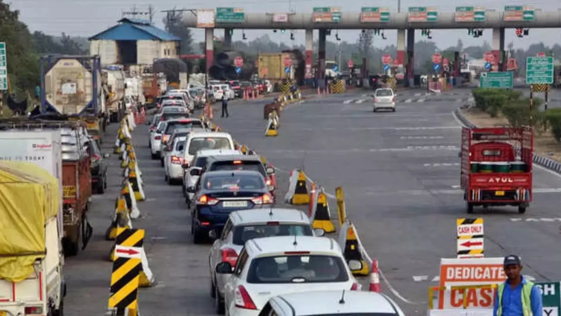 Eknath Shinde Announces Toll Waiver for Cars and SUVs Entering Mumbai from Tonight