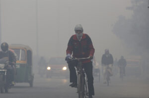 Dense Fog and Dangerous Air Quality Continue to Grip Delhi