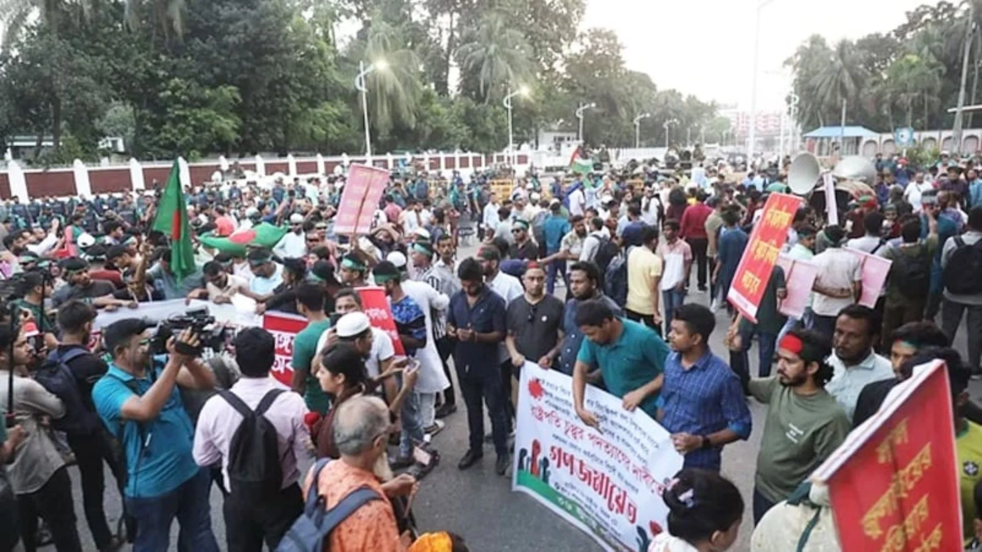 Watch| Protester In Bangladesh, Demands President Shahabuddin Resignation In 24-Hour