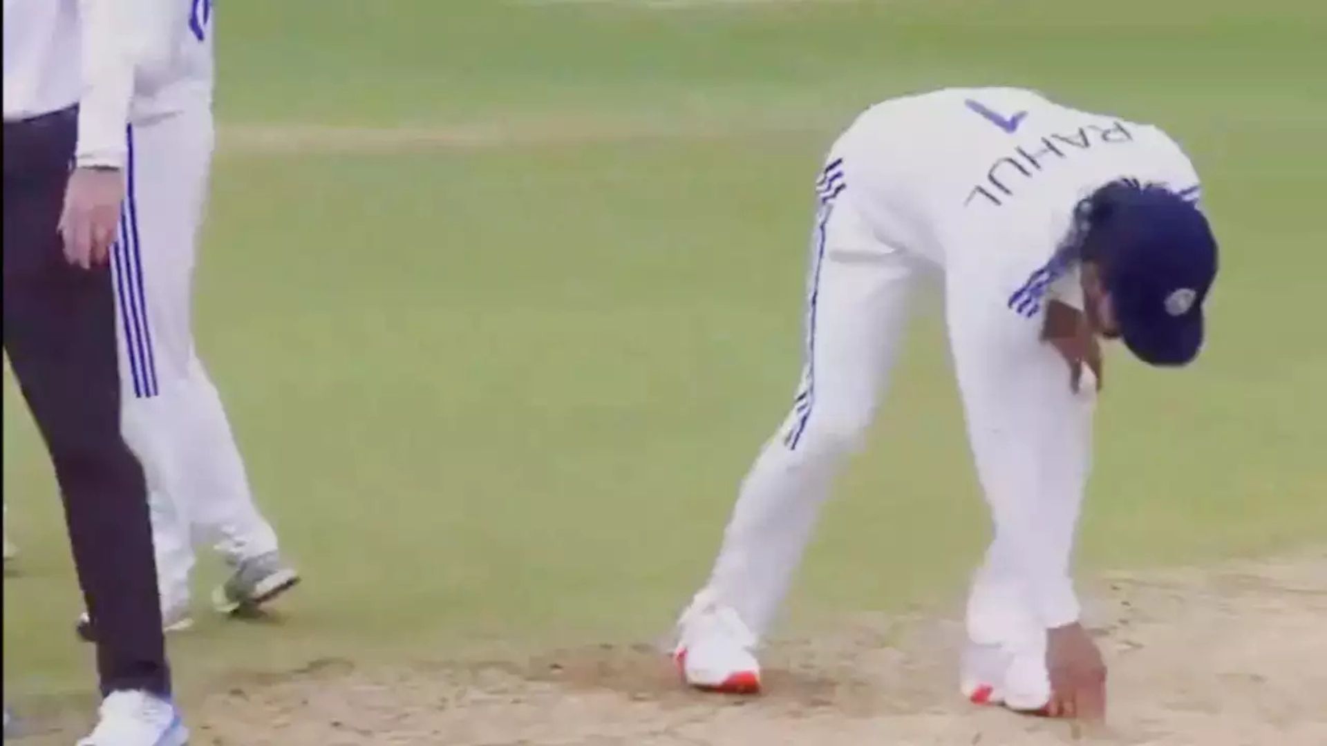 KL Rahul Fuels Retirement Speculation With Emotional Gesture On Bengaluru Pitch After India’s Loss | Watch