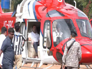 Mallikarjun Kharge and Rahul Gandhi Arrive in Kerala for Priyanka Gandhi’s Wayanad Nomination Filing