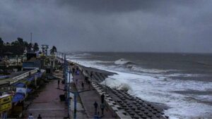 Odisha: High Tide Waves Lash Old Digha Beach As Cyclone Dana Nears Landfall | WATCH