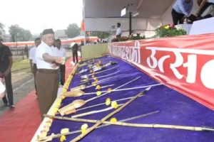 RSS Chief Mohan Bhagwat Performs ‘Shastra Pooja’ at Annual Vijayadashami Event in Nagpur