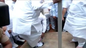 WATCH| CM Siddaramaiah’s Shoes Removed By Congress Worker During Gandhi Jayanti Celebrations