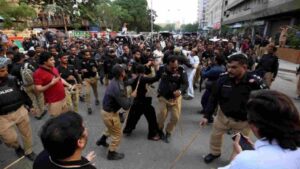 Pakistan: Clashes Erupt Between Police And Protesters Outside Karachi Press Club During Sindh Rawadari March