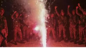 Indian Army Jawans Celebrate Diwali with Locals Along the LoC in Uri, Spreading Festive Cheer