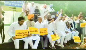 Five Punjab Ministers arrested during protest against Paddy lifting; one injured