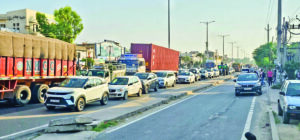 Traffic chaos on Ambala-Chandigarh highway due to truck breakdown