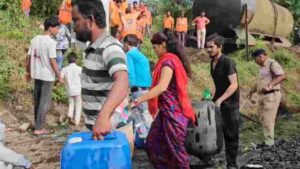 Madhya Pradesh: Crowd ‘Raids’ Derailed Train For Diesel | Watch