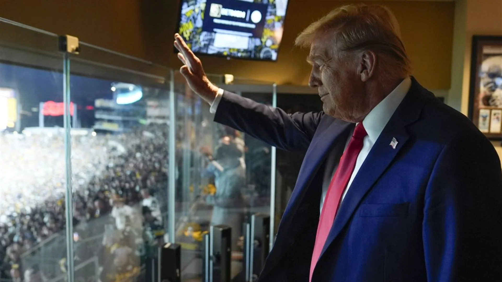 Donald Trump Hits NFL Game With Ex-Steelers As Election Season Heats Up!