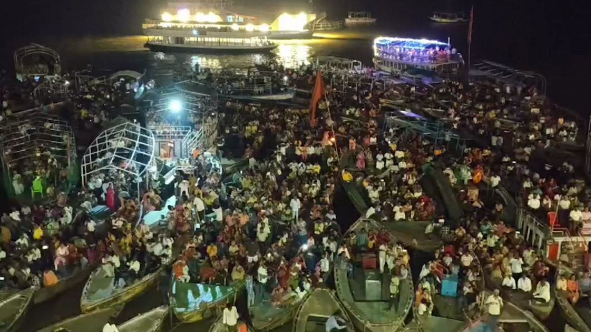 UP: Ratan Tata Honored During Ganga Aarti at Varanasi’s Dashashwamedh Ghat