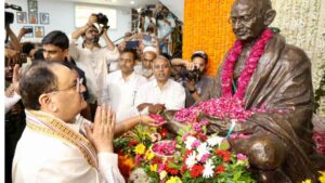 Union Ministers Pay Floral Tributes to Mahatma Gandhi at Khadi Bhandar on 155th Birth Anniversary