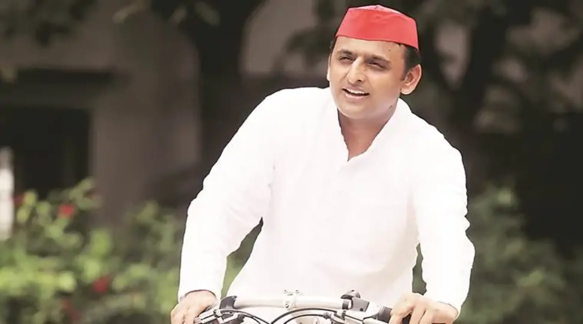 Akhilesh Yadav Urges Nitish Kumar to Withdraw NDA Support Over JP Narayan Tribute Row