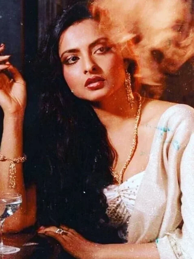 10 Must Watch Movies Of Rekha On Her Birthday