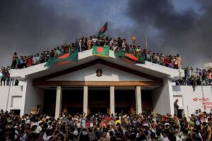 Bangladesh Protesters Surround Presidential Palace