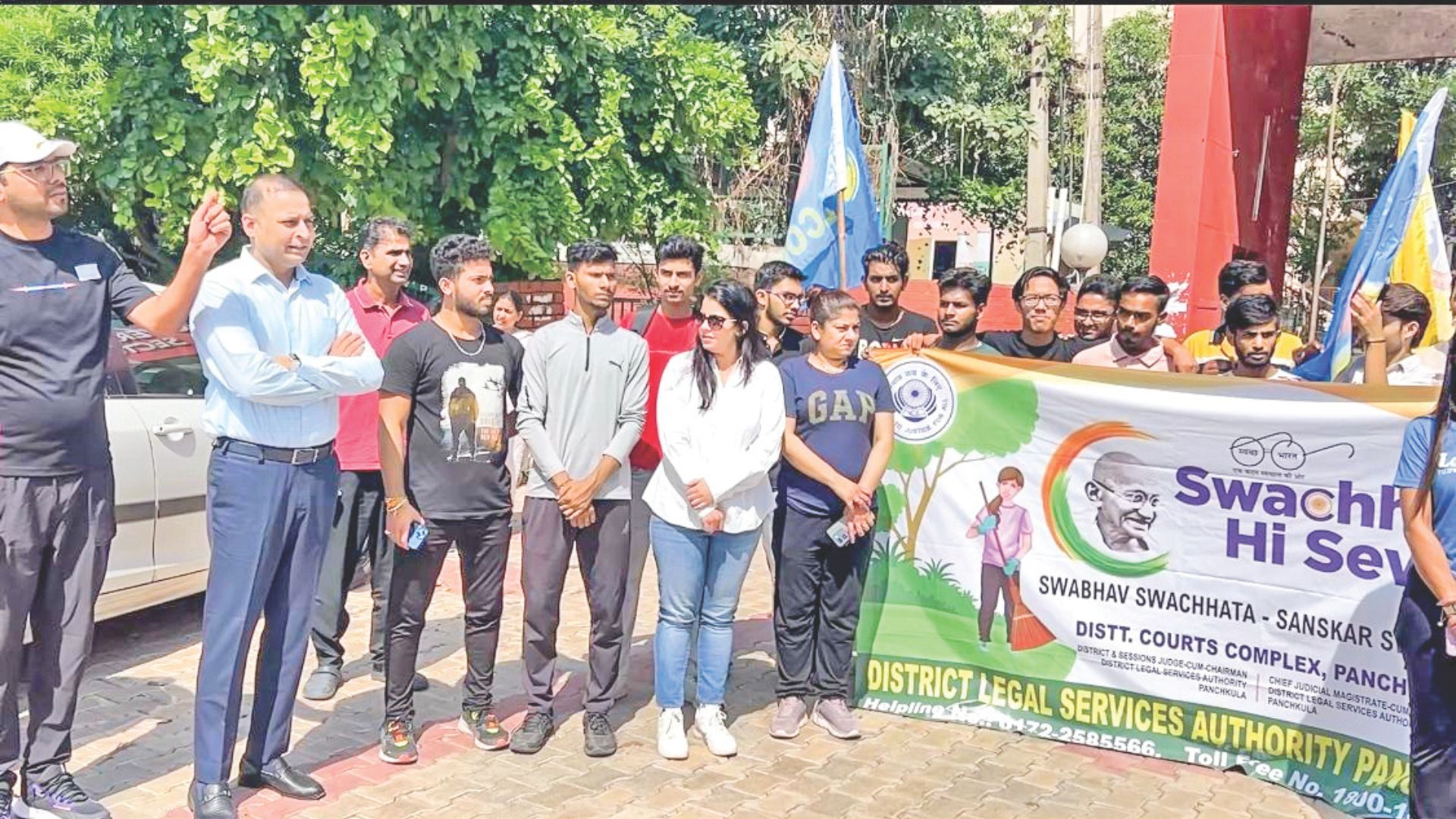 ‘Jan Jan ka hai yahi naara, swachta hai desh humara’, ‘hum logi ki yahi gawahi, ghar mein rakho saaf safai’ were among the many slogans raised by the participants during the peace march.