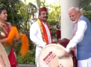 #WATCH: Prime Minister Modi Brings the Beats to Jagdamba Mata Temple!