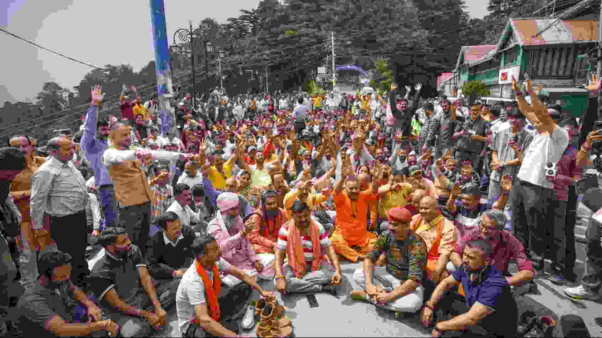 BJP Youth Wing Holds Unique 'Samosa March' in Shimla to Protest Himachal Pradesh Government