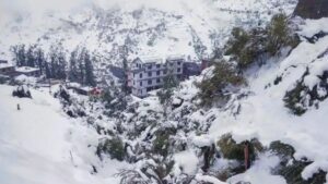 First Snowfall Of The Season Transforms Razdan Top In Bandipora Into A Winter Wonderland | Watch