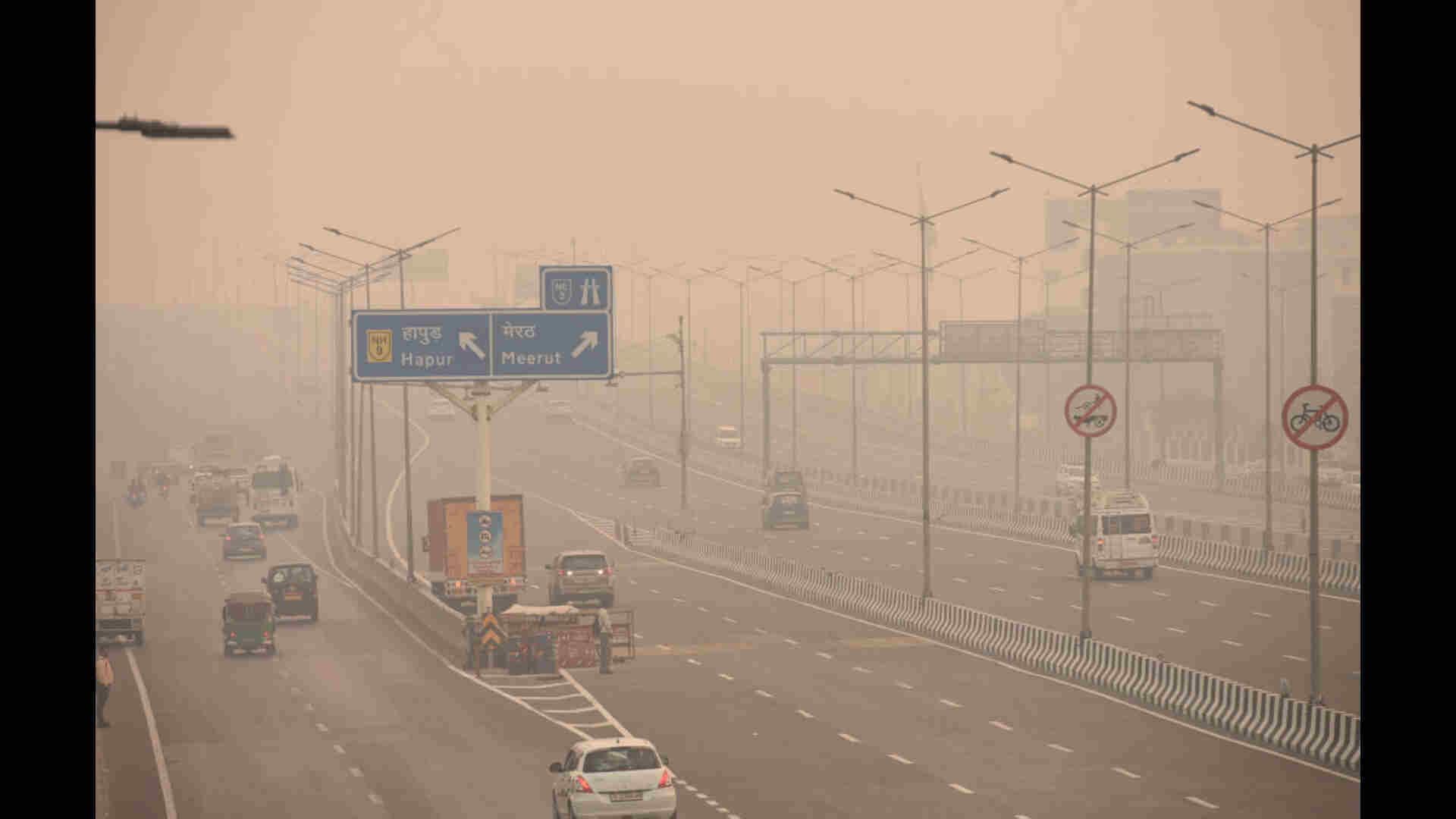 Delhi Struggles with Severe Air Pollution as AQI Remains ‘Very Poor’