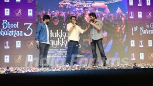 Here’s Why Sonu Nigam And Kartik Aaryan’s Latest Video Has Left Fans Disappointed | Watch