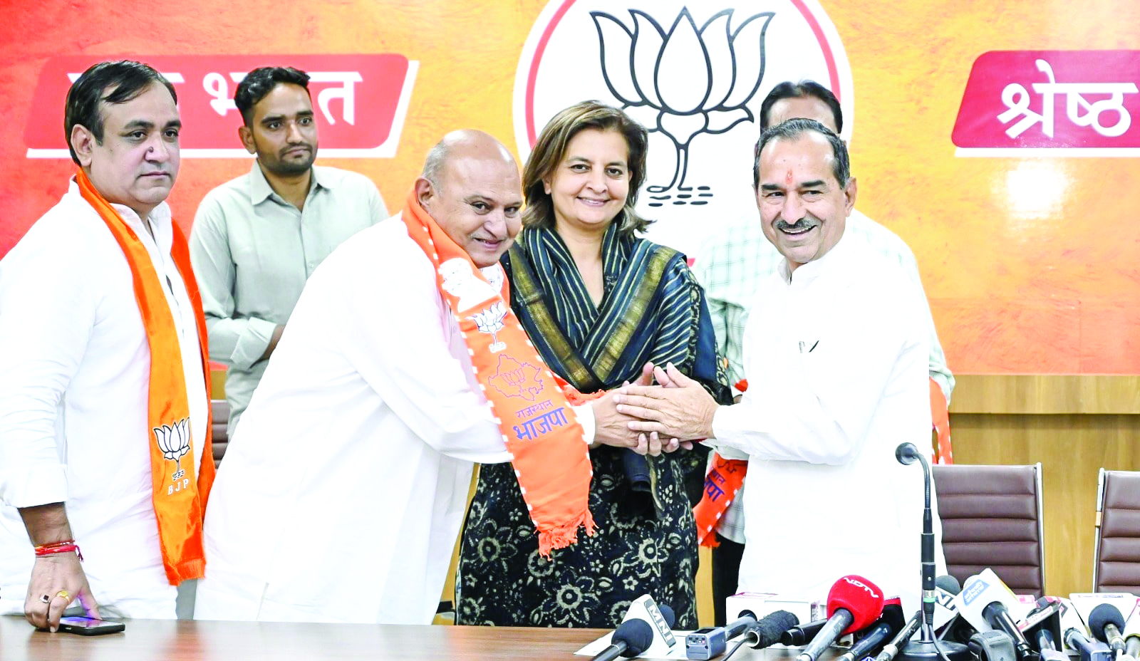 BJP recruits Congress leaders ahead of byelection