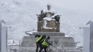 South Korea Paralyzed By Record Snowfall Leaving Flights Cancelled And Four People Dead