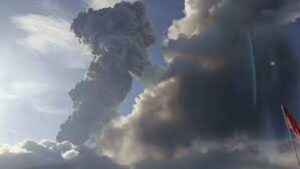 Indonesia: Mount Lewotobi Eruption Sends Ash 9 Km Into Sky, Evacuations Underway