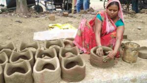 Bihar Muslim Women Craft Earthen Stoves for Chhath Puja Devotees