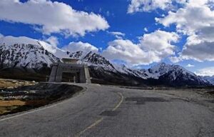 Snow at Khunjerab Pass Disrupts Trade, Alarms PoGB Traders