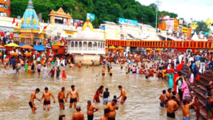 Devotees Observe Kartik Purnima with Prayers and Holy Dips Across India